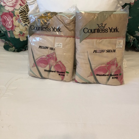 Two Vintage Queen Pillow Shams - Picture 6 of 7